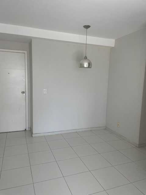 Apartamento à venda com 2 quartos, 67m² - Foto 2