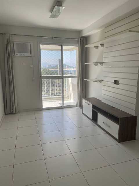 Apartamento à venda com 2 quartos, 67m² - Foto 4