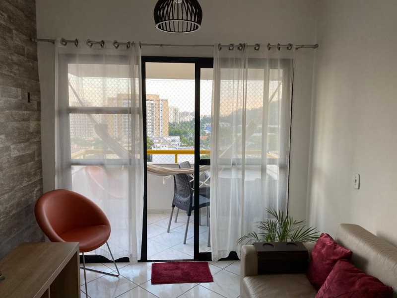 Apartamento à venda com 2 quartos, 63m² - Foto 3