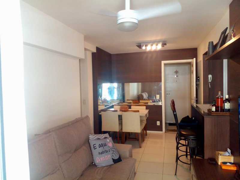 Apartamento à venda com 2 quartos, 62m² - Foto 3