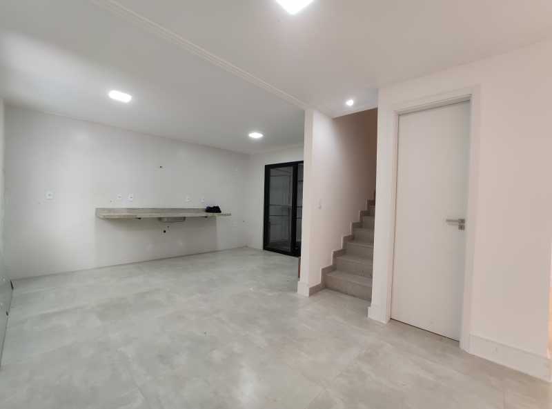 Casa de Condomínio à venda com 4 quartos, 230m² - Foto 2