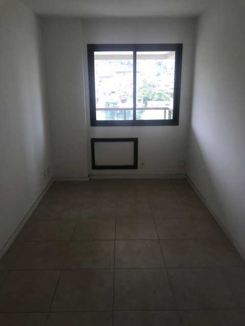 Apartamento à venda com 2 quartos, 75m² - Foto 3