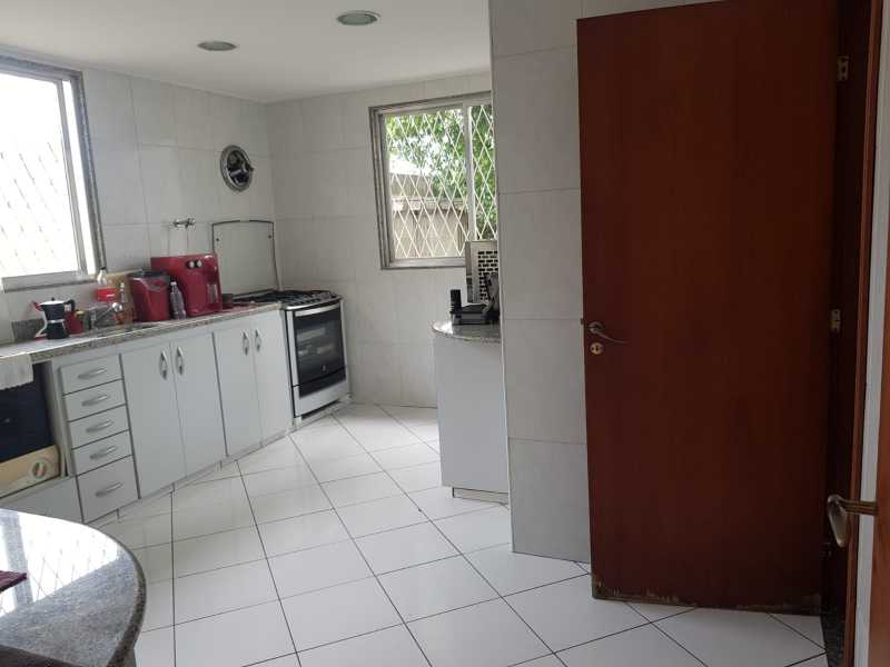 Casa à venda com 3 quartos, 231m² - Foto 10