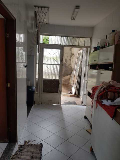 Casa à venda com 3 quartos, 231m² - Foto 11