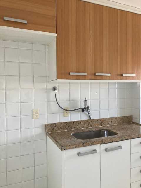 Apartamento à venda com 2 quartos, 75m² - Foto 13