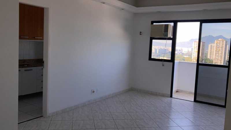 Apartamento à venda com 2 quartos, 75m² - Foto 2