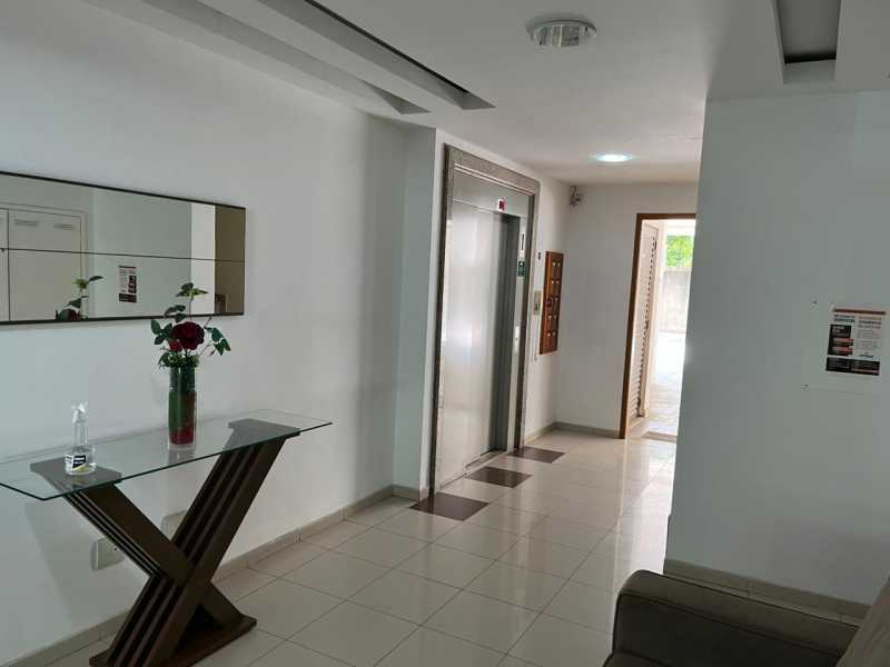 Apartamento à venda com 3 quartos, 98m² - Foto 2