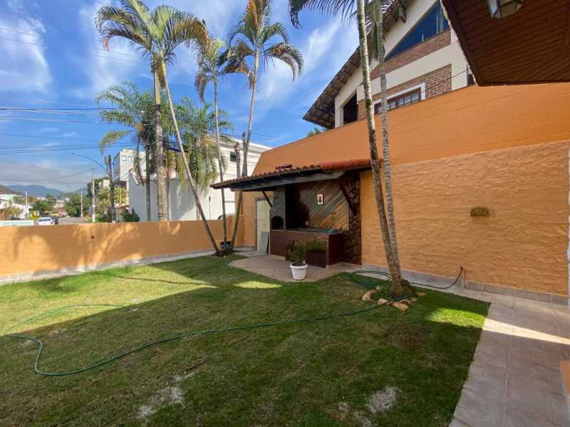 Casa de Condomínio à venda com 3 quartos, 322m² - Foto 2