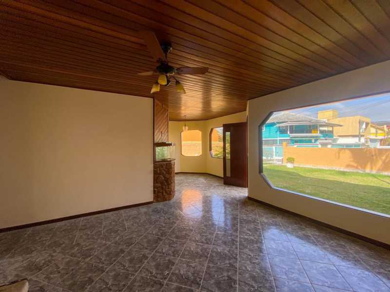 Casa de Condomínio à venda com 3 quartos, 322m² - Foto 3