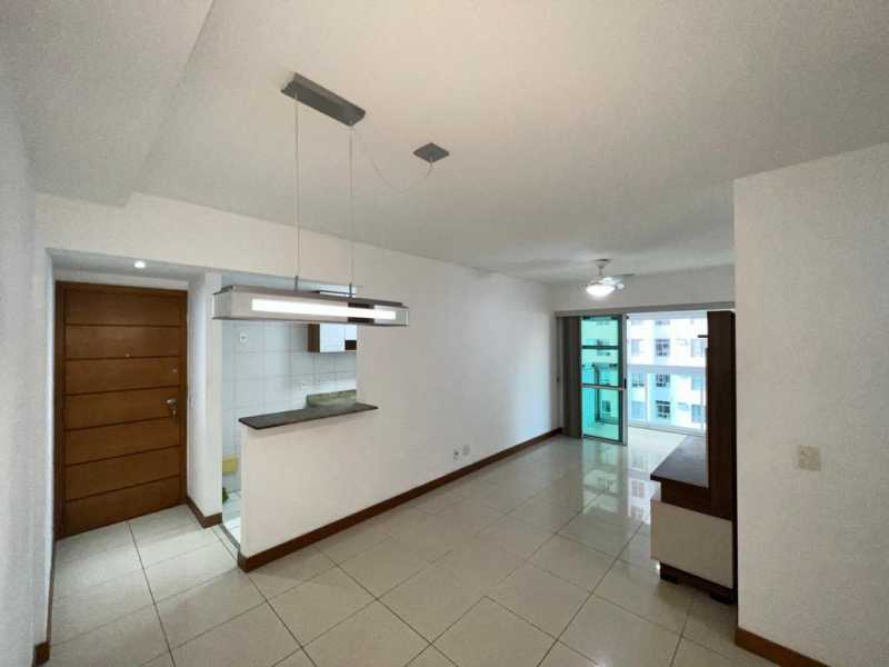 Apartamento à venda com 2 quartos, 70m² - Foto 1