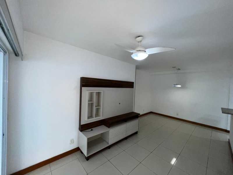 Apartamento à venda com 2 quartos, 70m² - Foto 3