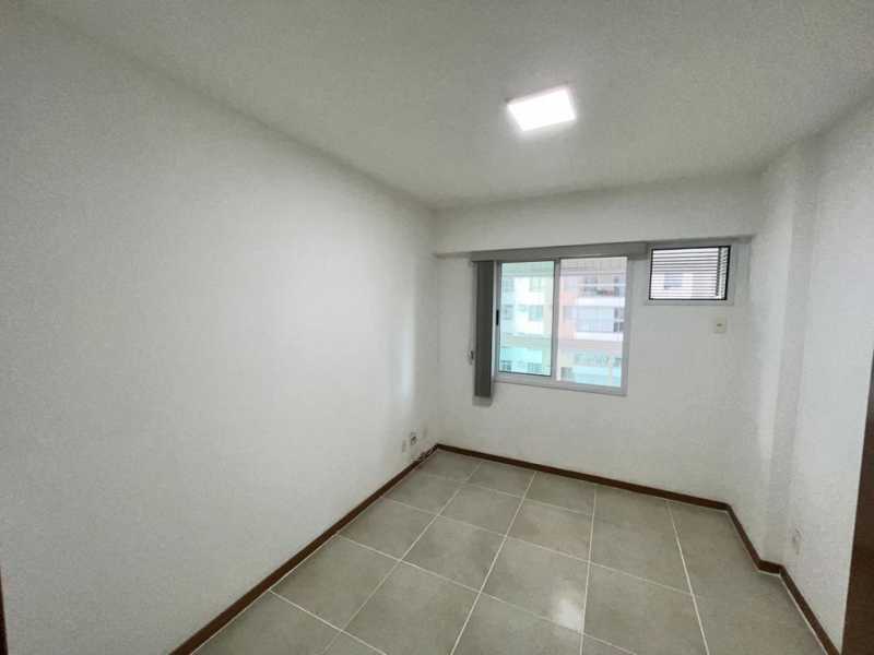 Apartamento à venda com 2 quartos, 70m² - Foto 11