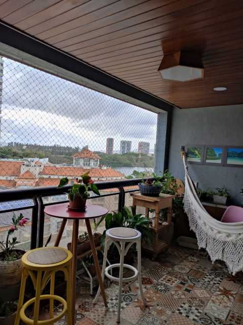 Apartamento à venda com 2 quartos, 70m² - Foto 1