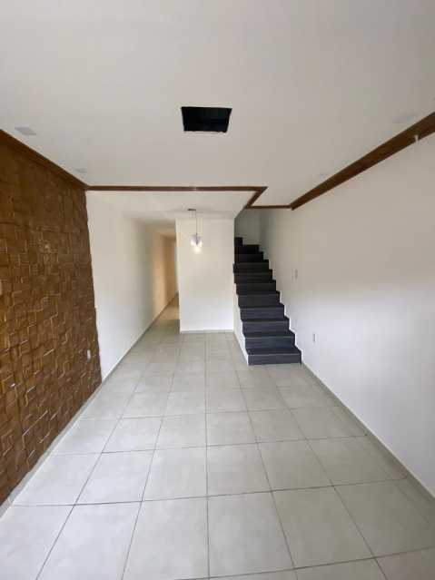 Casa de Condomínio à venda com 4 quartos, 140m² - Foto 2