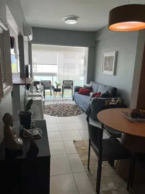 Apartamento à venda com 2 quartos, 70m² - Foto 2