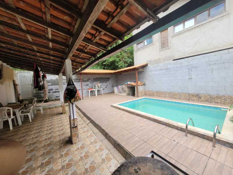 Casa à venda com 5 quartos, 310m² - Foto 3