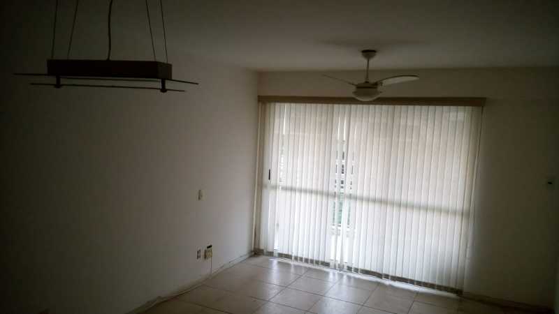 Apartamento à venda com 3 quartos, 81m² - Foto 2