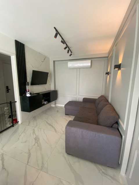 Apartamento à venda com 2 quartos, 70m² - Foto 11