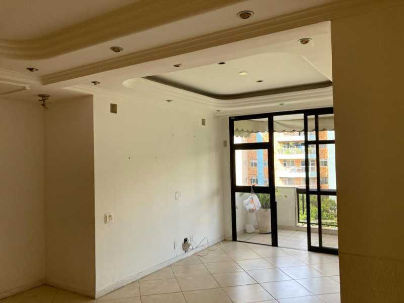 Apartamento à venda com 3 quartos, 110m² - Foto 1