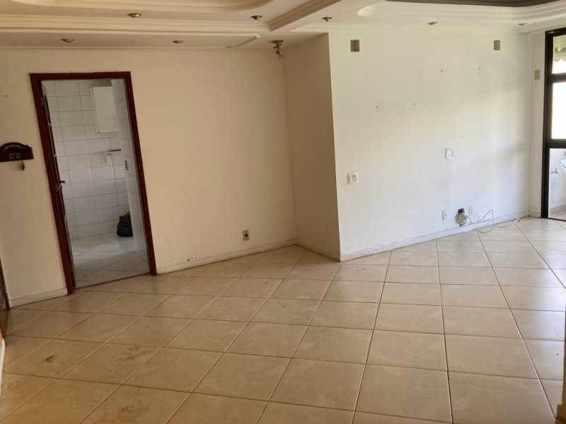 Apartamento à venda com 3 quartos, 110m² - Foto 2