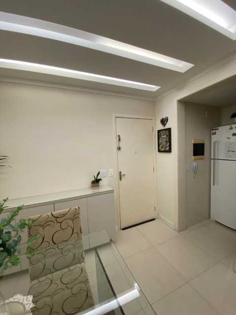 Apartamento à venda com 2 quartos, 81m² - Foto 2