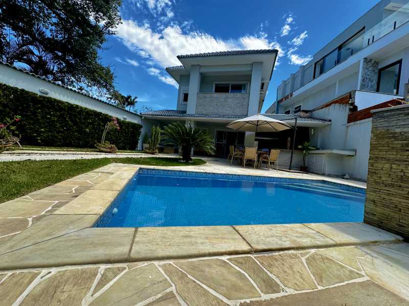 Casa de Condomínio à venda com 4 quartos, 342m² - Foto 1