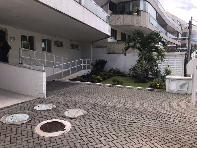 Cobertura à venda com 2 quartos, 223m² - Foto 2