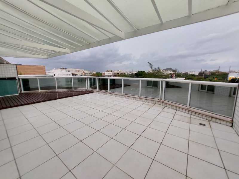 Cobertura à venda com 4 quartos, 200m² - Foto 3