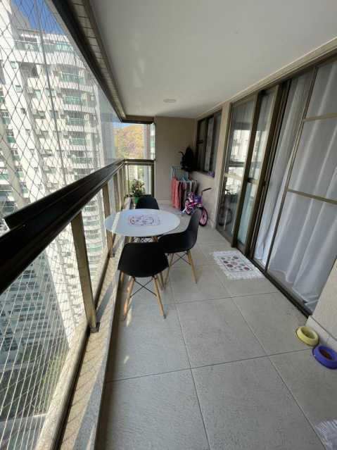 Apartamento à venda com 3 quartos, 83m² - Foto 2