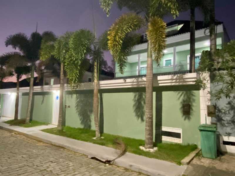 Casa de Condomínio à venda com 3 quartos, 290m² - Foto 1