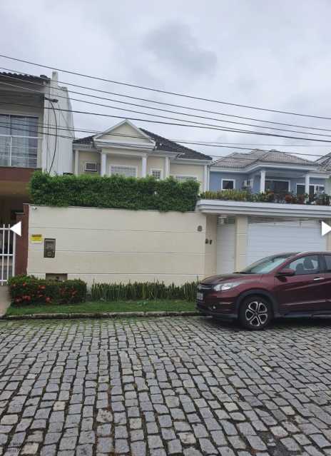 Casa de Condomínio à venda com 4 quartos, 225m² - Foto 1