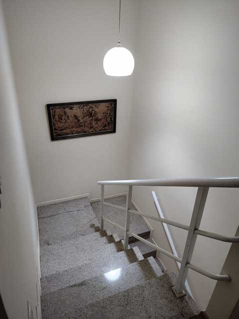 Casa de Condomínio à venda com 4 quartos, 200m² - Foto 13