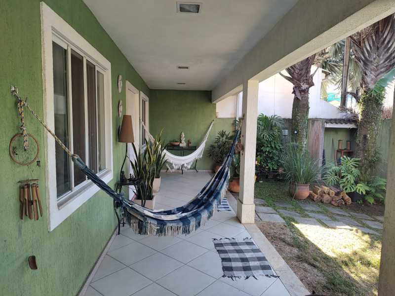 Casa de Condomínio à venda com 4 quartos, 200m² - Foto 3