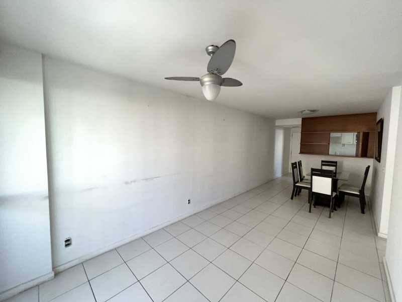 Apartamento à venda com 2 quartos, 77m² - Foto 2