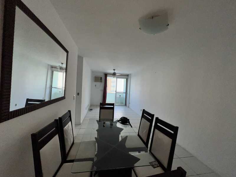 Apartamento à venda com 2 quartos, 77m² - Foto 3