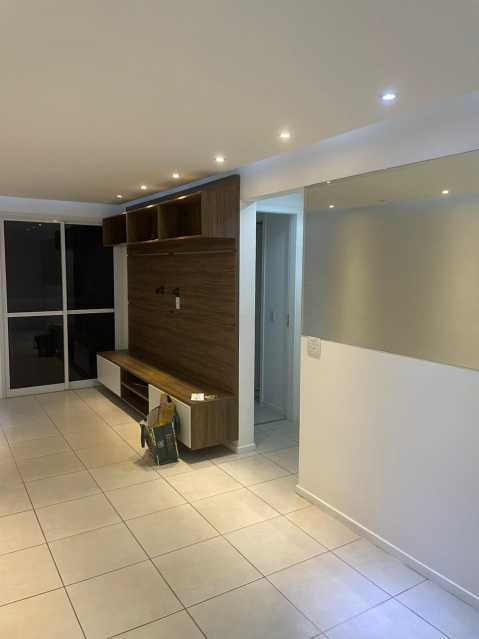 Apartamento à venda com 2 quartos, 60m² - Foto 2