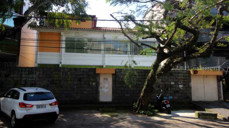 Casa para alugar com 3 quartos, 630m² - Foto 1