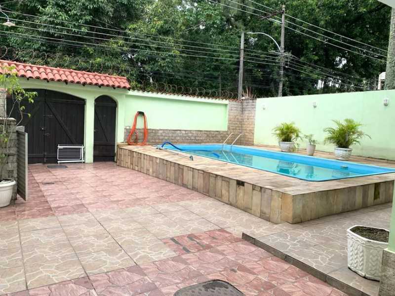 Casa à venda com 3 quartos, 194m² - Foto 1