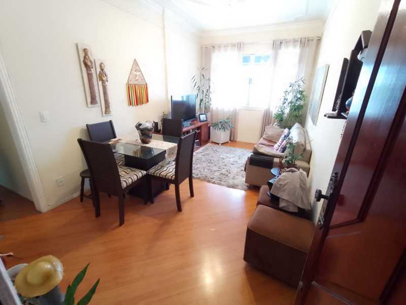 Apartamento à venda com 2 quartos, 80m² - Foto 2