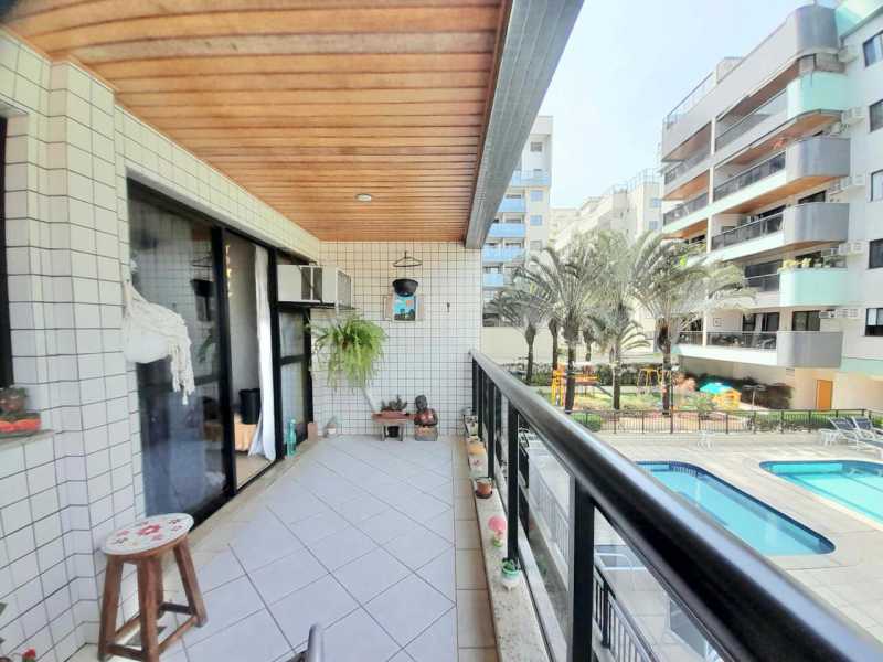 Apartamento à venda com 3 quartos, 110m² - Foto 2