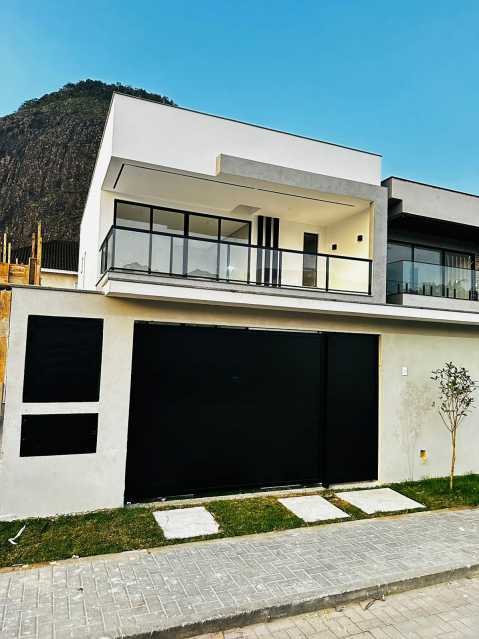 Casa de Condomínio à venda com 4 quartos, 214m² - Foto 1