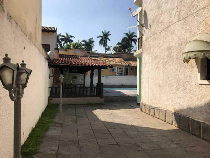 Casa de Condomínio à venda com 3 quartos, 600m² - Foto 4