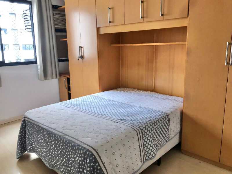 Apartamento à venda com 2 quartos, 72m² - Foto 10