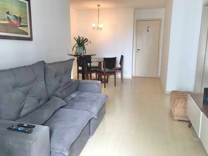 Apartamento à venda com 2 quartos, 72m² - Foto 4