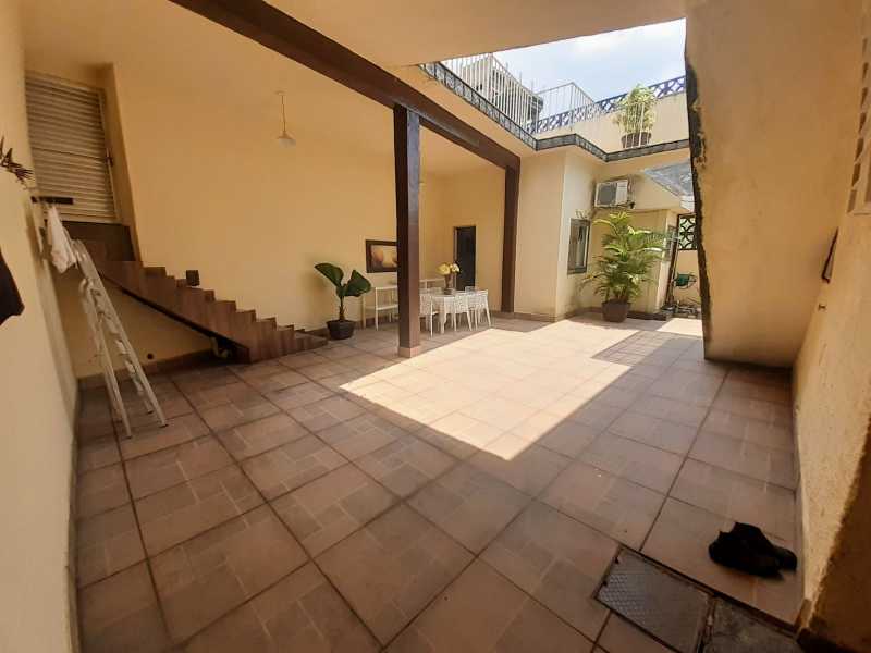 Casa à venda e aluguel com 4 quartos, 600m² - Foto 10