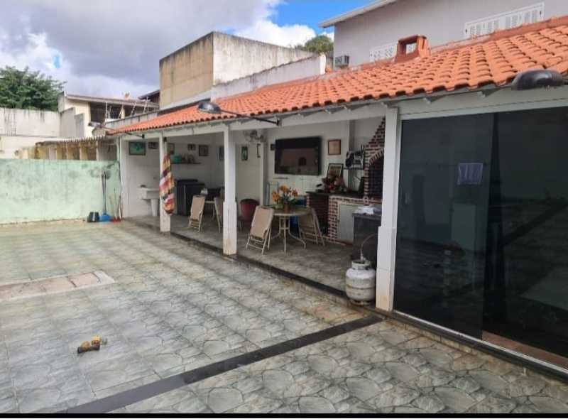 Casa de Condomínio à venda com 3 quartos, 285m² - Foto 3