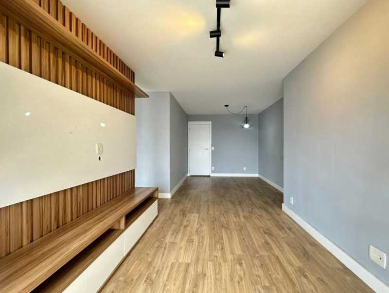 Apartamento à venda com 2 quartos, 70m² - Foto 1