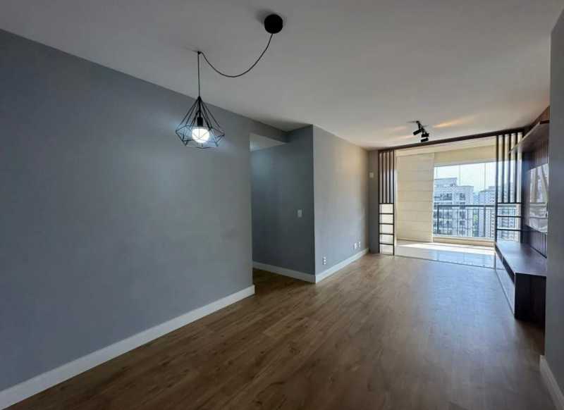 Apartamento à venda com 2 quartos, 70m² - Foto 2