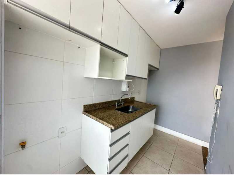 Apartamento à venda com 2 quartos, 70m² - Foto 4