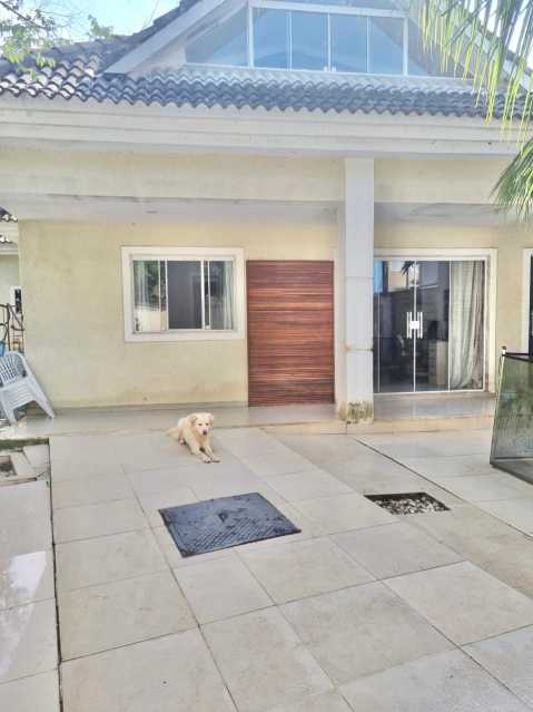 Casa de Condomínio à venda com 3 quartos, 180m² - Foto 2